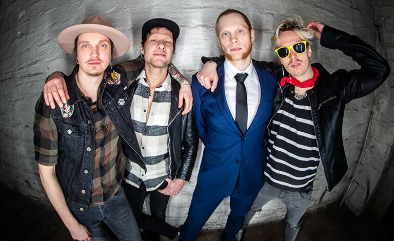 Punk Rock X-mas: Nyrkkitappelu, Aino & Hajonneet, Saa Kiljua + Selmun pikkujoulu Tickets