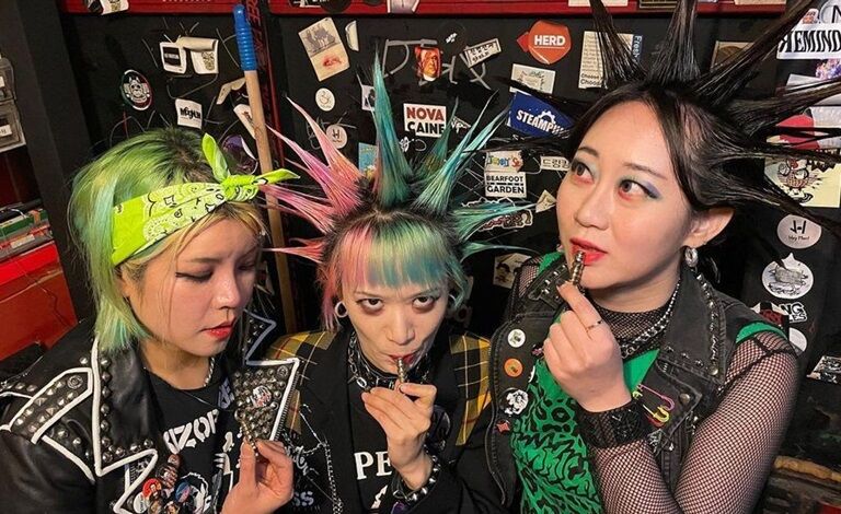 Rumkicks (KOR), Totaalinen Dekadenssi, Naakan Kosto Liput