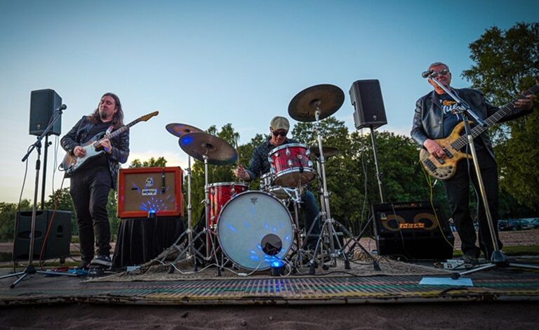 Hamid Moeini Band Liput