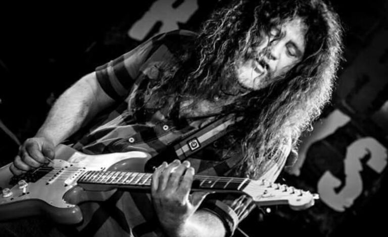 Rocktoberfest: Bryn Jones Classics Rock Experience + DJ Thunder Liput