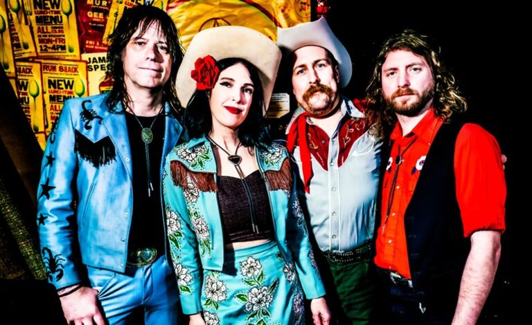 Jenny Don’t and The Spurs, Sörnäinen Liput