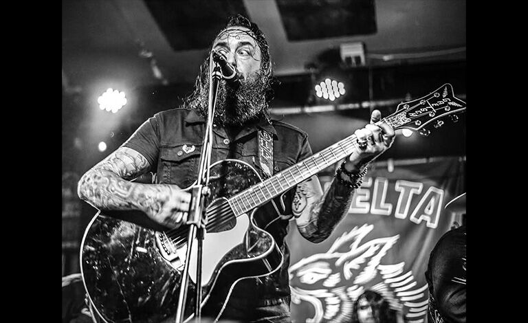 CM Wolf & The Backbones (US) + supportx Liput
