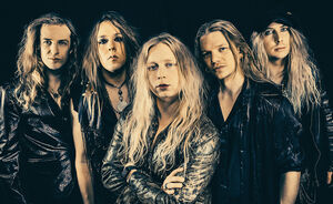 New Year’s Eve with Shiraz Lane, Falling Pyramids