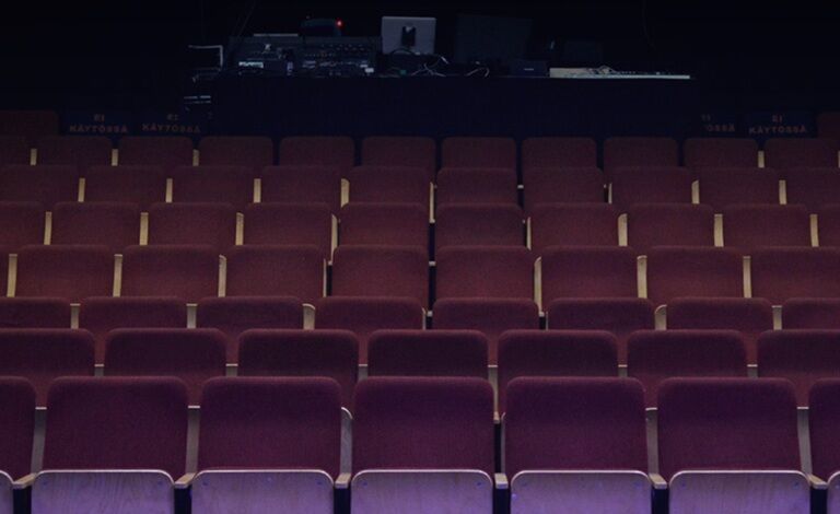 Ryhmäteatteri: lahjakortti Liput