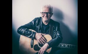 Pekka Ruuska Tyyskän olohuoneessa