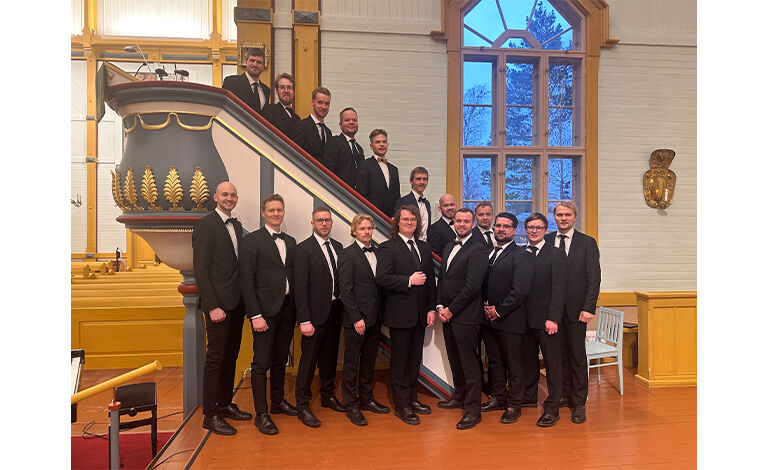 Mieskuoro SoLa, johtaa Joonas Vatjus