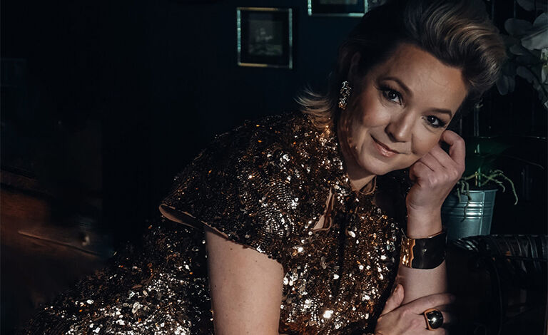 Annika Eklund: Toisiamme kannetaan