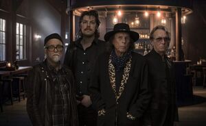 Dave Lindholm & House Lights