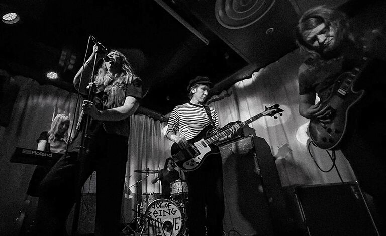 Anemones (levyjulkkarit), Sonic Punter, Dead Society Liput