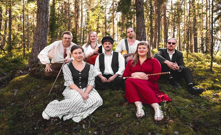 Inariveljet (levyjulkkarit), Dänkki Briha Liput