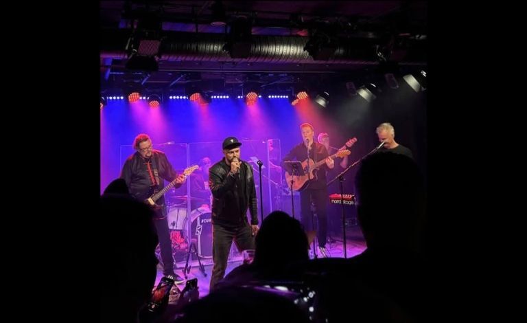 Von Johnny plays Bon Jovi Liput