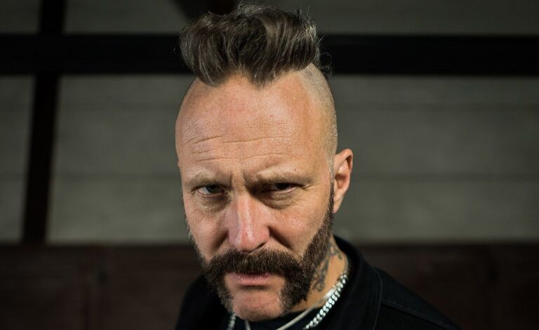 Mustasch (SWE), Barbe-Q-Barbies Liput