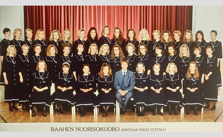 Tapaamme jälleen! Raahen Nuorisokuoron laulajia vuosien varrelta