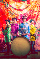 Boksi / Neljä ruusua